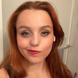 Meet your Posher, Alicia